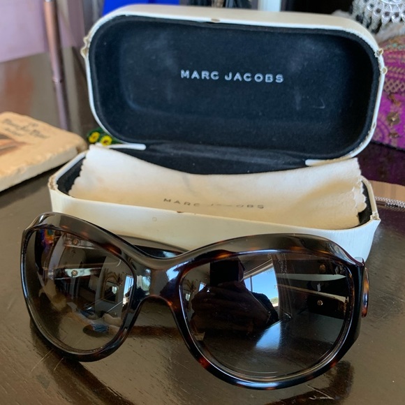 Marc Jacobs Accessories - Marc Jacobs Gold Tortoise Sunglasses😎